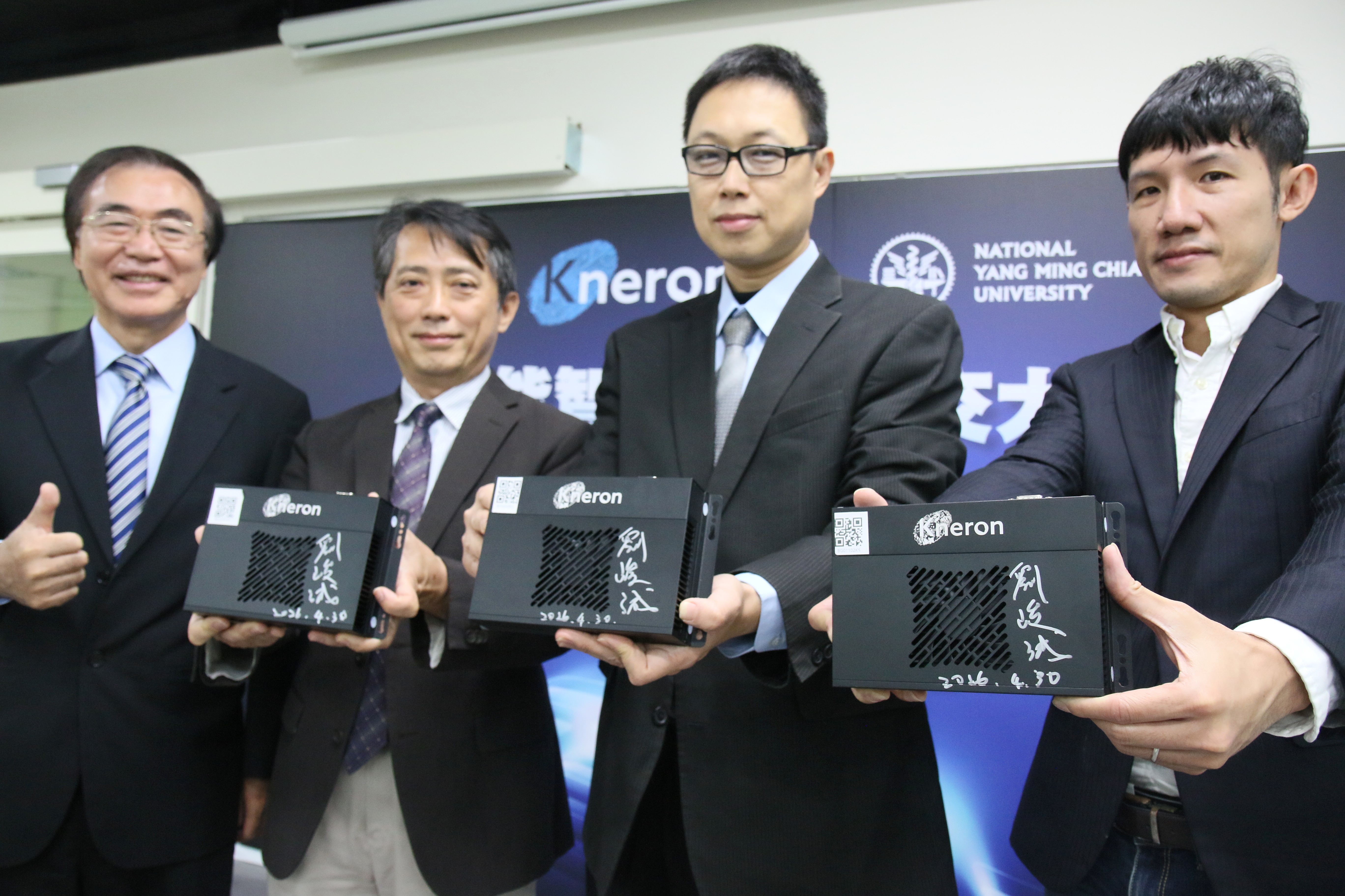 耐能智慧捐贈三臺 KNEO 300高性能AI設備