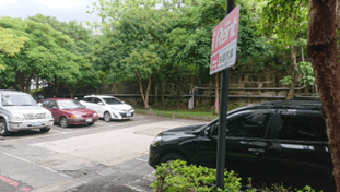 Shared cars on the north side of the NYCU Library