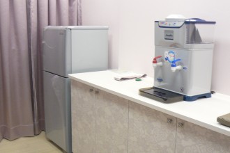 哺乳室提供冰箱與飲水機
