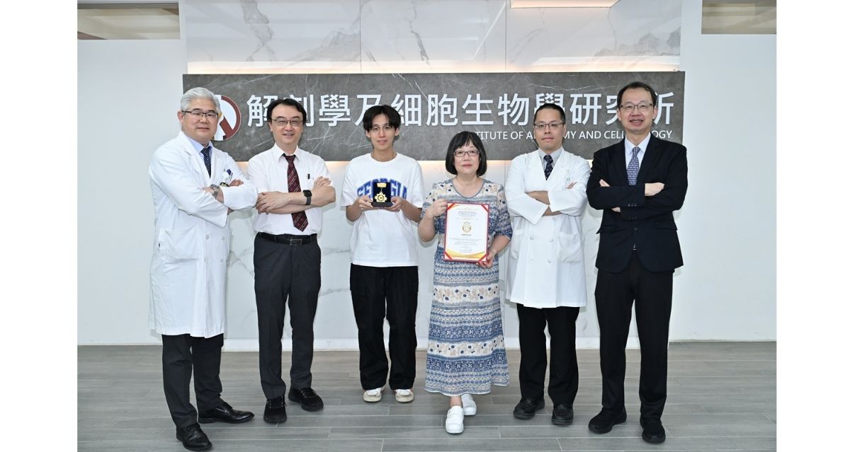 研究團隊合影，左起陳正豐醫師、羅文良醫師、程毓恆研究生、傅毓秀教授、葉長青醫師、王署君院長