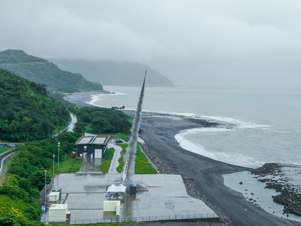 最大規模固態火箭及首次液態火箭發射