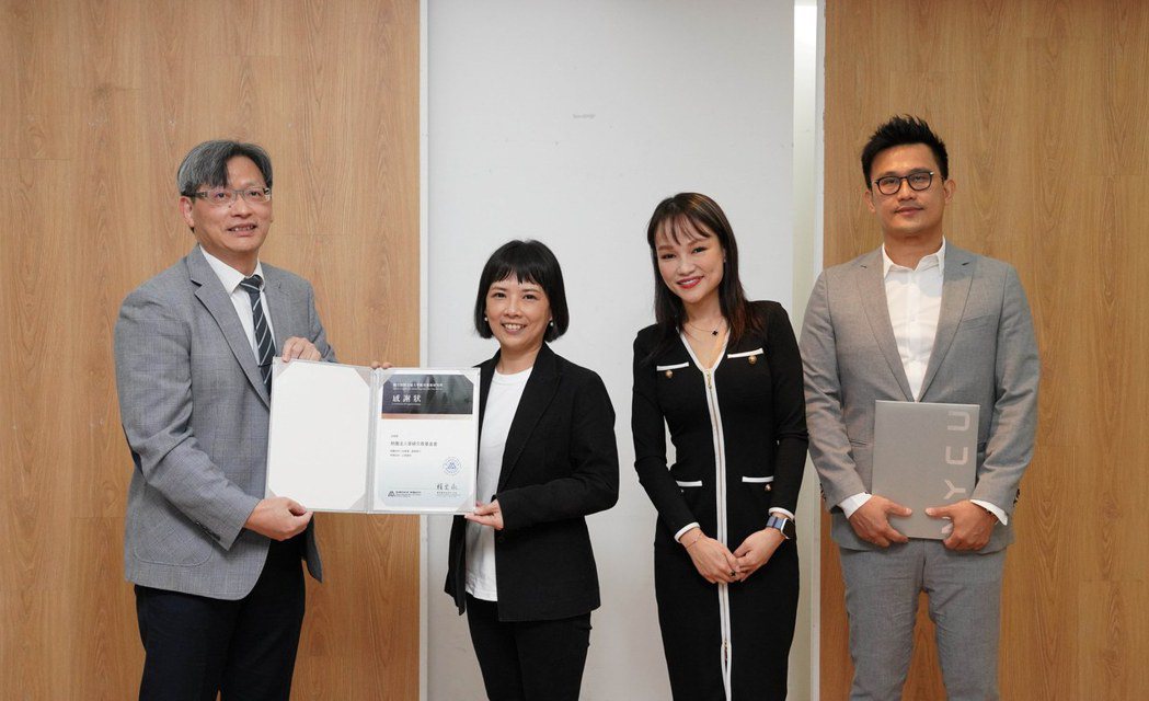 NYCU's Vice President, Professor Yung-Fu Chen (left), ASUS Foundation representative Yu-feng Lin, ASUS Joint Technology Business Vice General Manager, Ms. Yi-jun Chen, and NVIDIA Taiwan's Business Manager, Mr. Zhu, stand together to represent the collaboration between the two parties. (photo from ASUS)