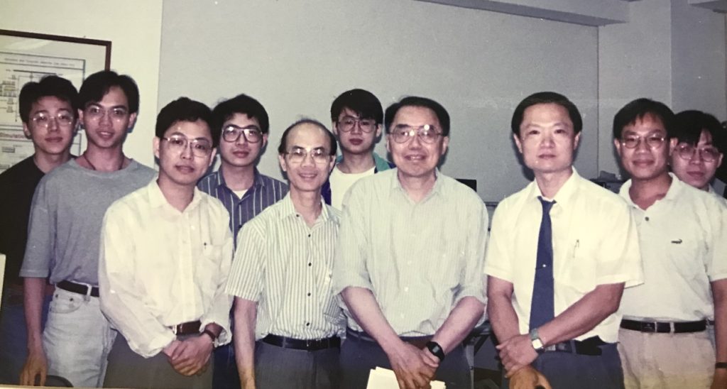 In 1995, Professor C. T. Sah (front row, left three) and senior student Tak Ning (front row, left two) paid a visit to National Chiao Tung University, capturing a precious moment with Professor Steve S. Chung (front row, fourth from left). (photo from Prof. Steve S. Chung)