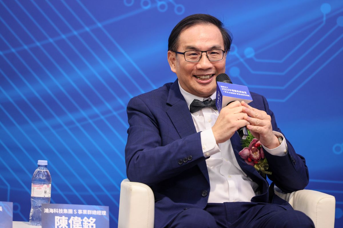 Bob Chen, General Manager of Hon Hai Semiconductor Business Group, graduated from the Degree Program of Master of Business Administration for Executive.