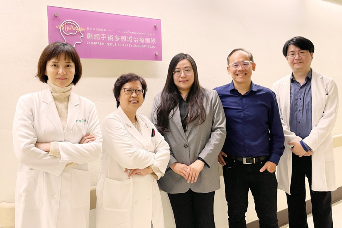 The epilepsy team from Taipei Veterans General Hospital with Professor Shih-Wei Wu (right two) and Dr. Wan-Yu Shih (right three) from NYCU.