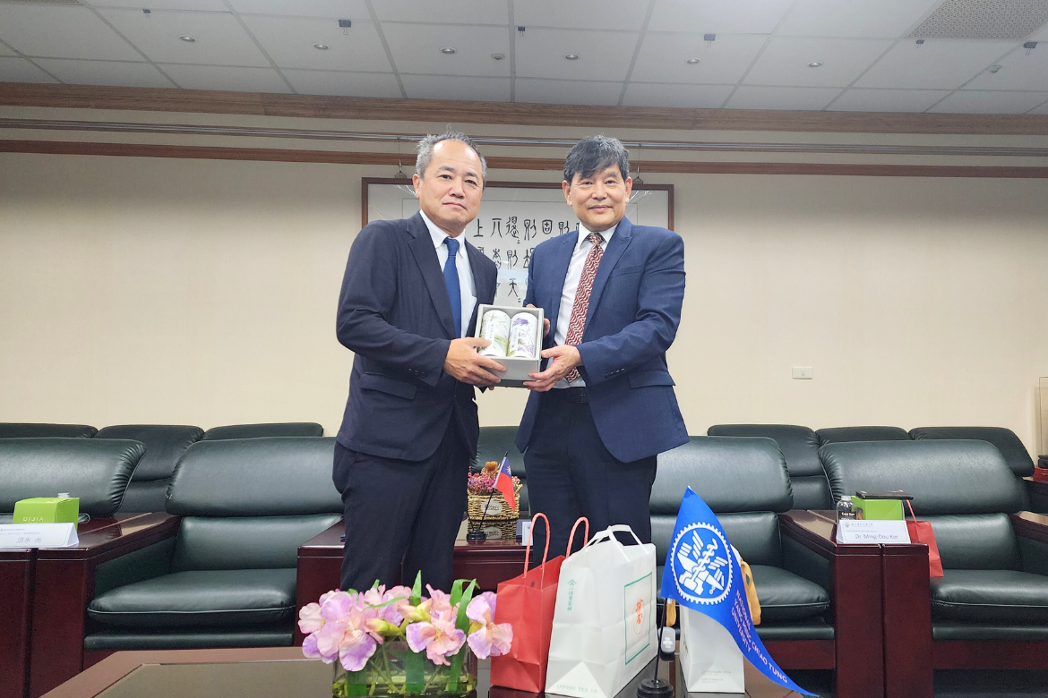 On the right is NYCU Vice President Chen-Yi Lee.