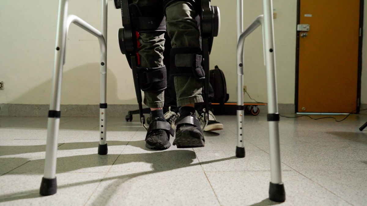 BCI research, which began in the 1990s, aims to help paralyzed patients communicate by converting brain signals into action commands, using both invasive and non-invasive methods. (Photo from ZDunemployed studio)