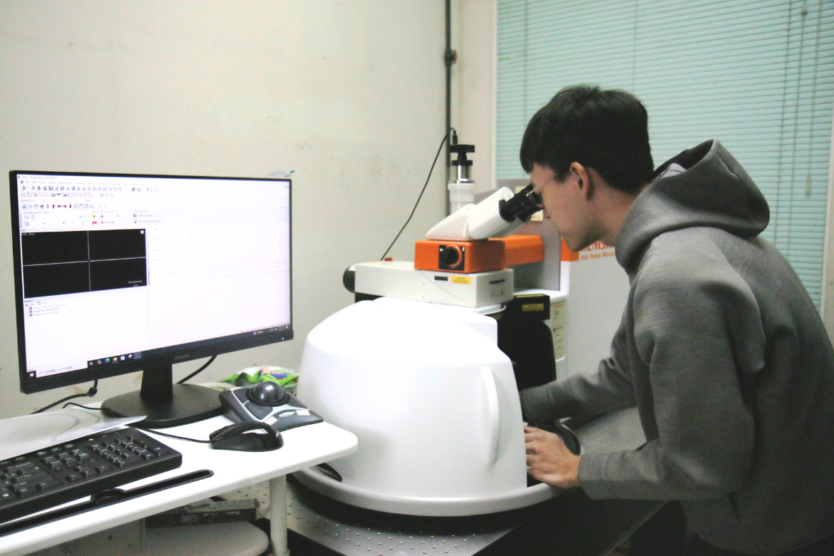 The study team confirmed that the amino groups in the triazole molecules efficiently adsorb carbon dioxide and promote subsequent catalytic reactions.