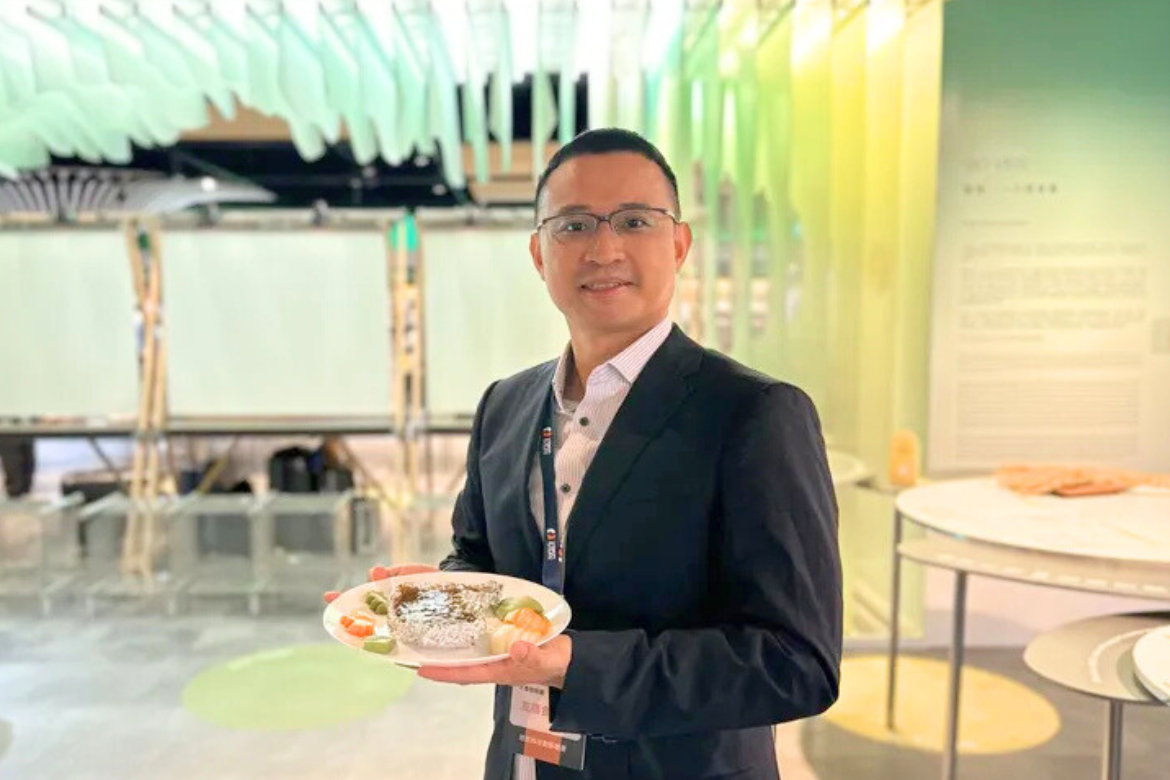 Wei-Cheng Ge returns to his hometown to devote himself to long-term care services in the local community. (Photo credit: CSR@天下)