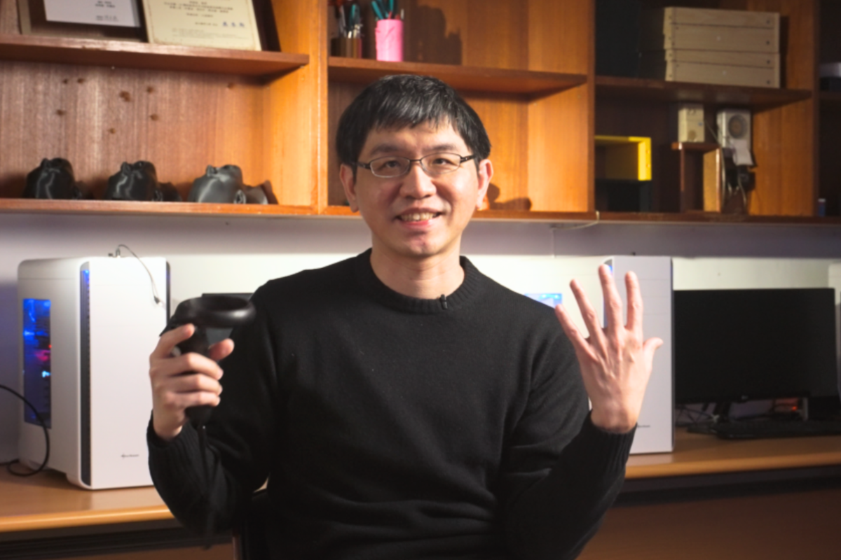 Professor Fu-Song Hsu addresses the challenges of integrating VR technology into the Physiology Lab., emphasizing that higher immersion does not always equate to better learning outcomes.