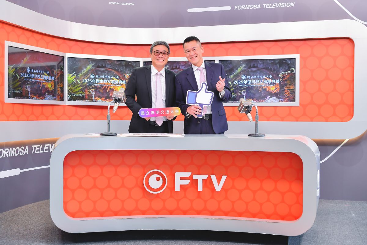 Unlike previous years, this year's distinguished alumni award ceremony moved to the Formosa TV studio.