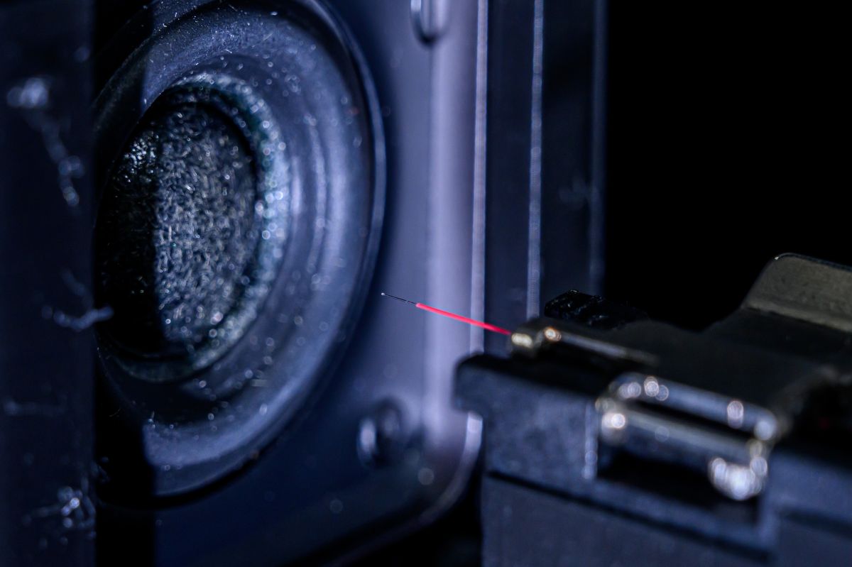 NYCU's fiber-optic microphone eliminates electromagnetic interference, ensuring clear and stable sound transmission.