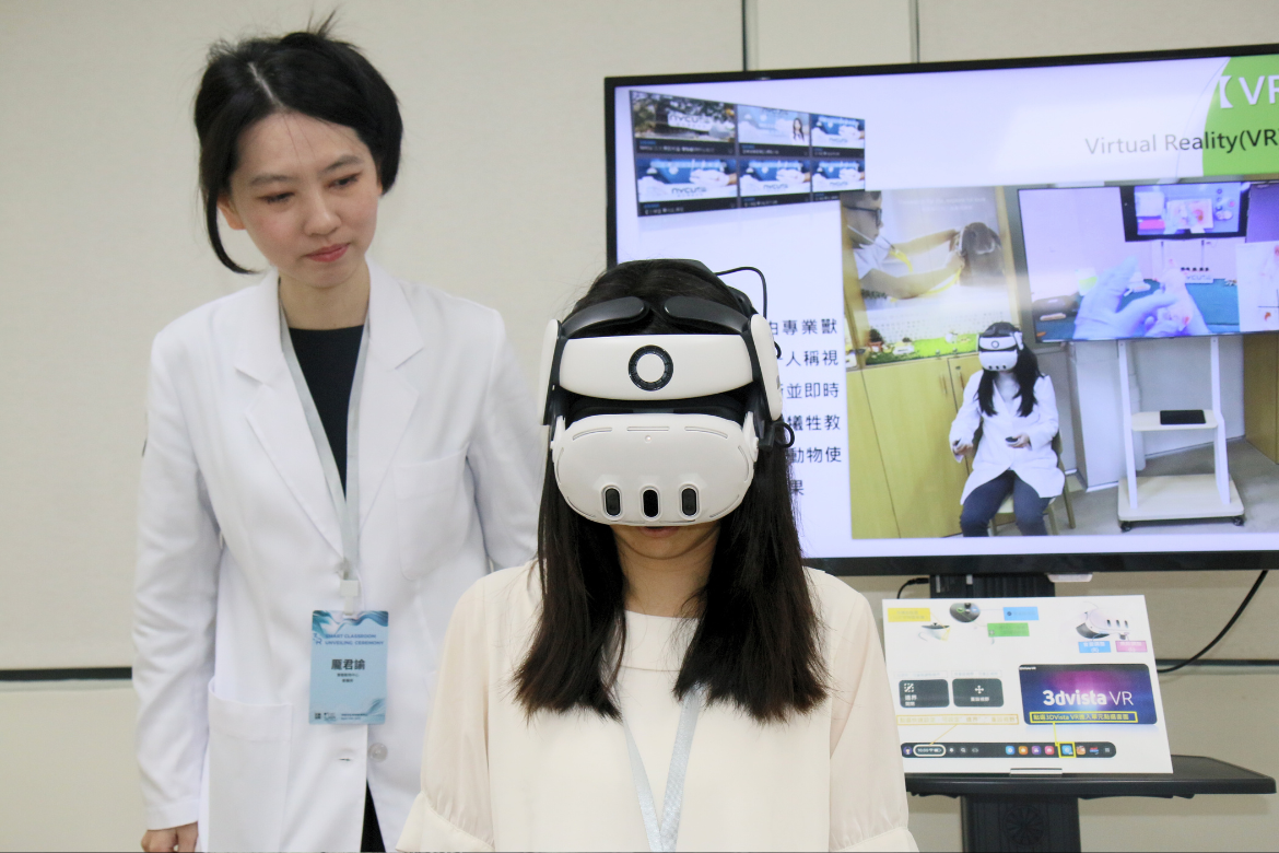 The VR system and 360-degree virtual tour are designed from a first-person perspective, allowing participants to engage with professional training content, such as performing tail vein injections on mice.