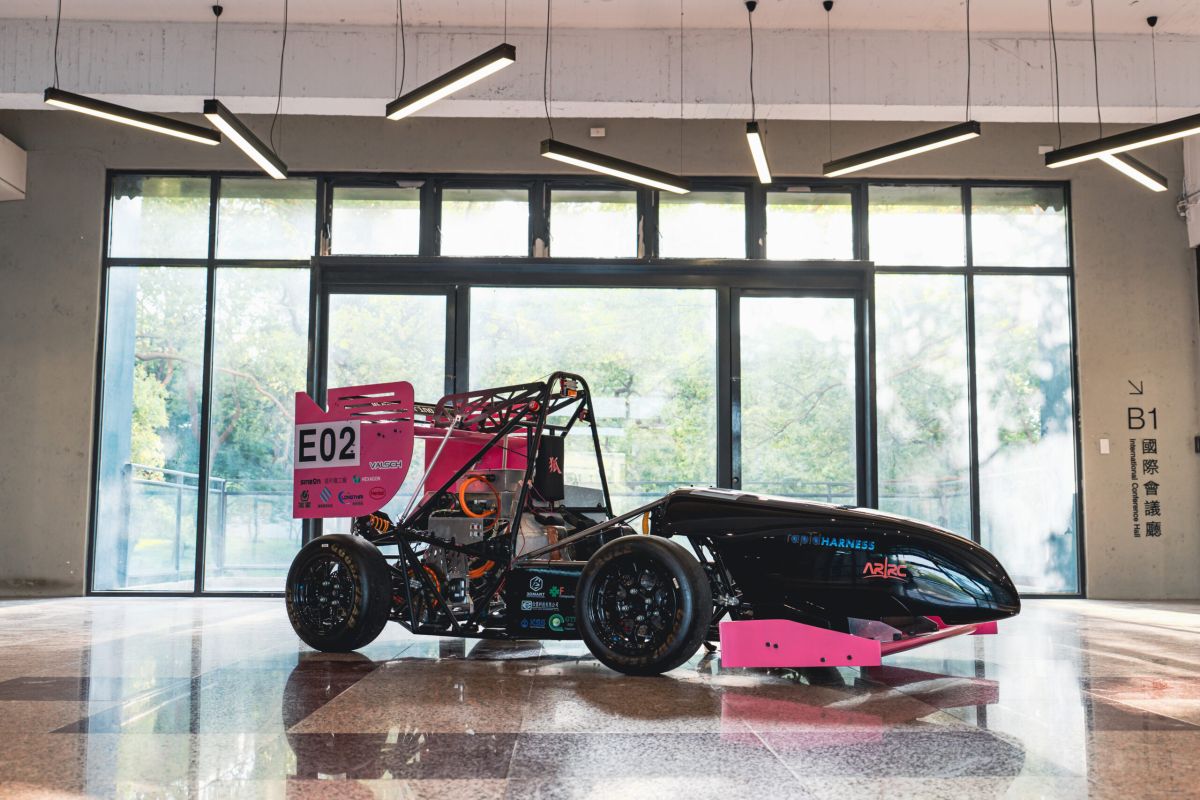 As the longest-running FSAE team in Taiwan, NYCU’s NVR Vulpes Racing Team unveils its latest electric race car, the VR7.5, which is set to compete at FSAE Japan in September 2025.