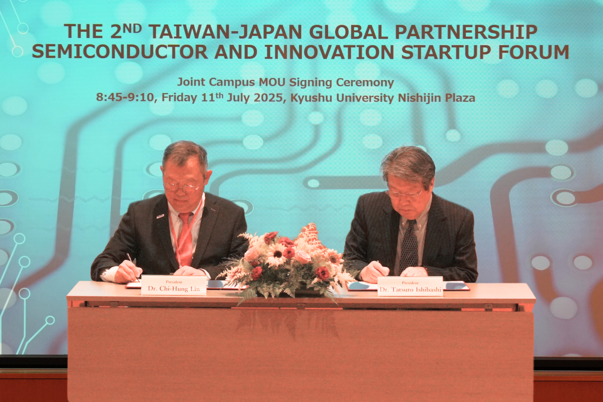 NYCU President Chi-Hung Lin (left) and Kyushu University President Tatsuro Ishibashi (right) signed an expanded MoU on July 11 to deepen semiconductor collaboration.