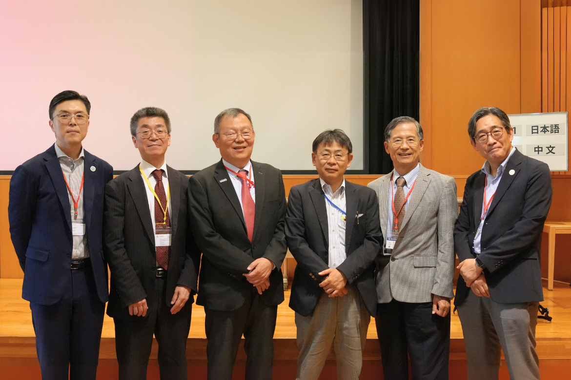 From left to right: Chih-Wei Chen, Deputy Director of the Taiwan-Japan Exchanges Office; Masaharu Shiratani, Senior Vice President of Kyushu University; Chi-Hung Lin, President of NYCU; Takashi Kiyoura, Deputy Minister at Japan’s MEXT; Yuan-Cheng Jack Sun, Vice President of NYCU; and Prof. Seiji Samukawa, the Director of the Taiwan-Japan Exchanges Office.