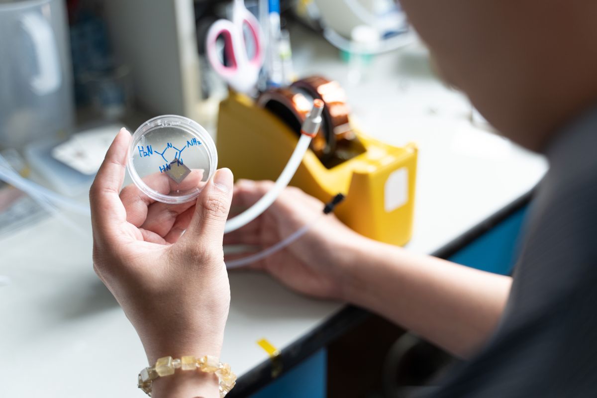 NYCU Launches Carbon Reduction Revolution by Converting Carbon Dioxide into Fuel