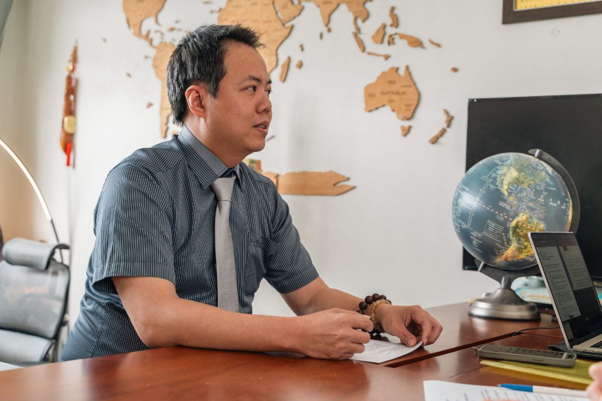 Facing record-high carbon emissions, NYCU’s Prof. Sung-Fu Hung and his team pioneered a breakthrough method to turn CO₂ into methane, offering a powerful new path to carbon reduction.