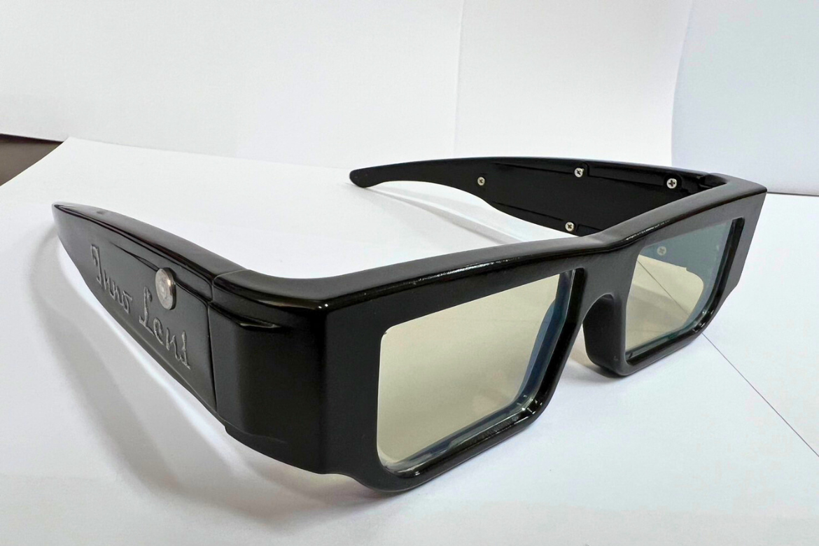 NYCU joins forces with international research teams to develop the world’s first electronically adjustable liquid crystal eyeglasses with mass-production potential.