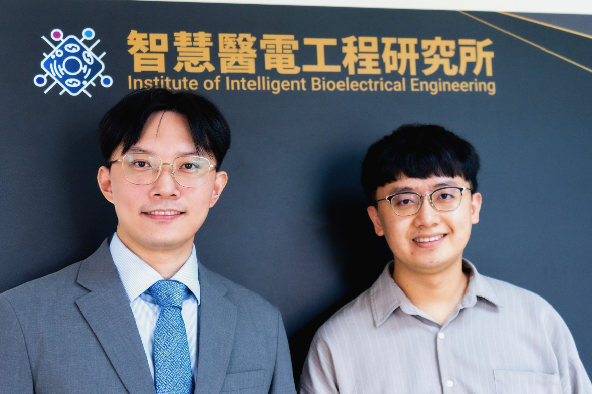 Professor Po-Han Chiang (left) and first author Ph.D. candidate Chao-Chun Cheng (right) at NYCU.