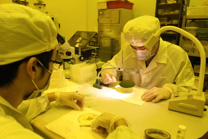 In September 2023, NYCU launched the Electronics and Photonics Post-undergraduate Second Degree Program, admitting non-STEM students from liberal arts and medical backgrounds to inject new momentum into Taiwan’s semiconductor industry.