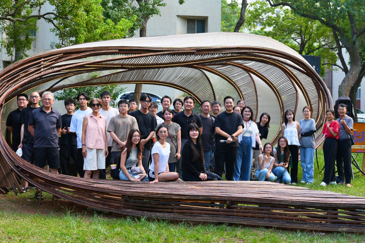 lowing Fantasia: The 2025 NYCU Bamboo Festival, hosted by the Transdisciplinary Design Innovation Shop, officially opened on September 17 at the Rolling Pavilion on the Guangfu Campus.