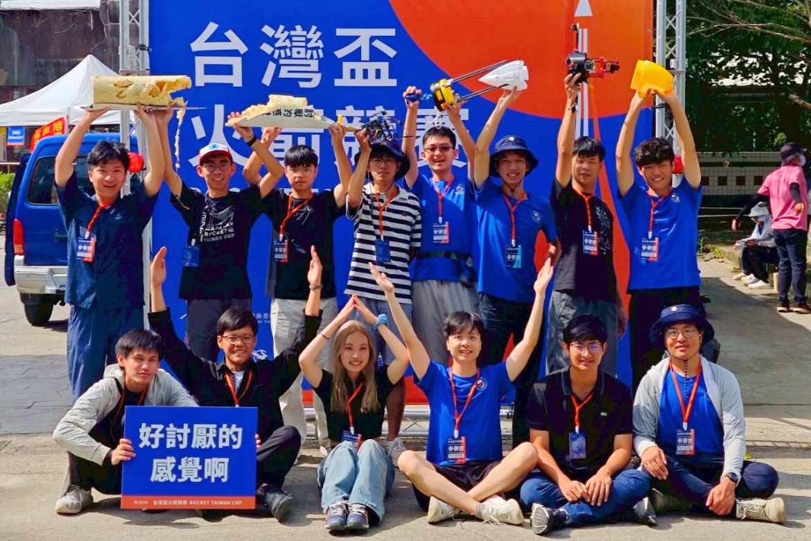 The team collaboration between NYCU’s Department of Mechanical Engineering and National United University claimed first place in the university division of the inaugural Taiwan Cup Rocket Competition.