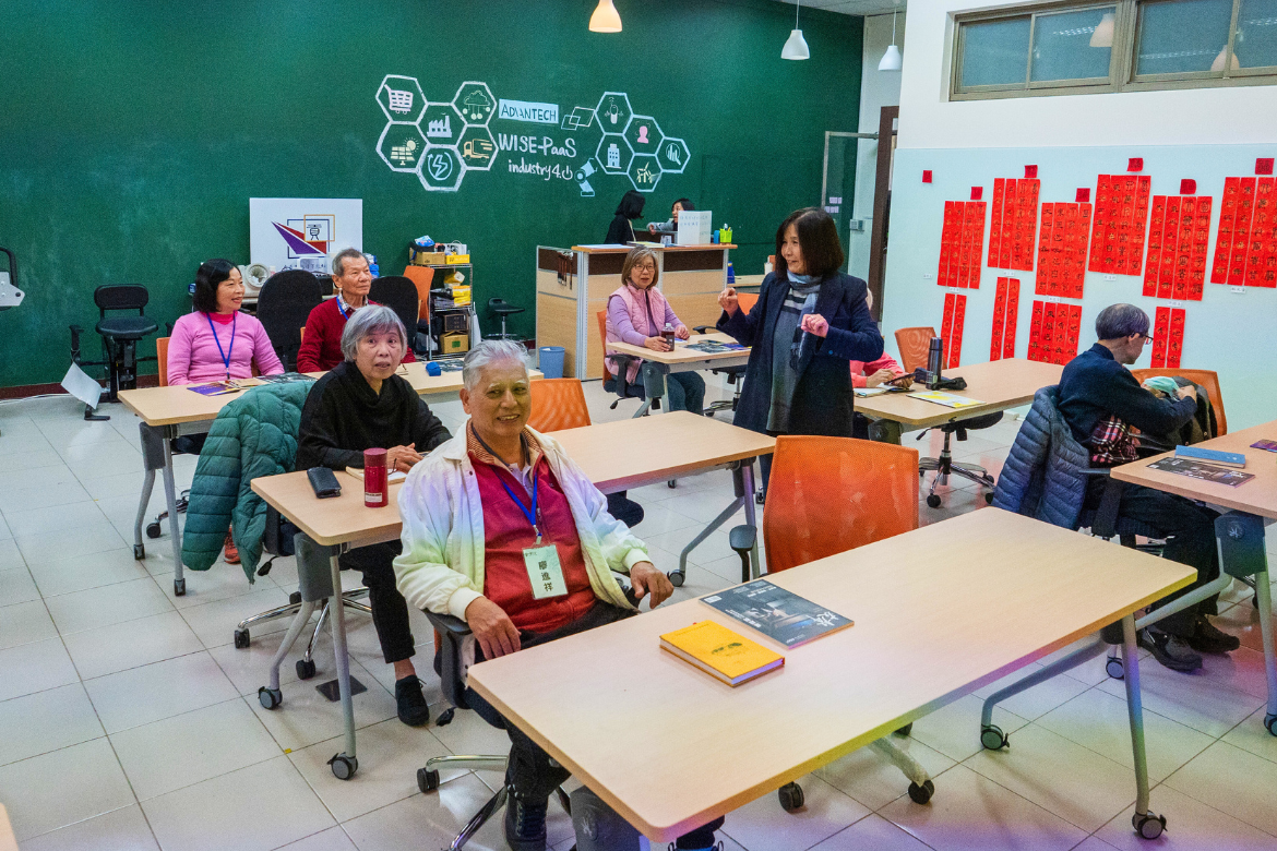 Gong Academy provides an environment for seniors to explore knowledge and achieve self-realization.