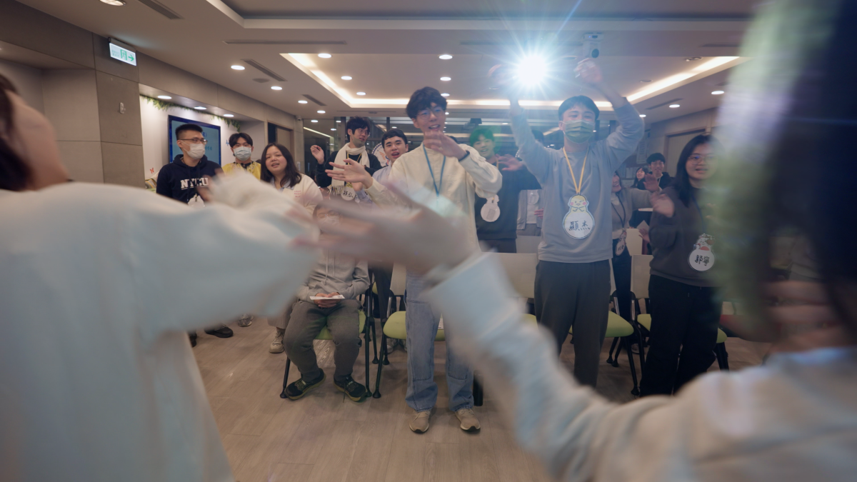 By designing tailored rehabilitation activities and leading trainees beyond institutional walls to shared cultural experiences, the NYCU Mental Guts Service Team helps dismantle stigma and prejudice surrounding mental illness through genuine connection and understanding.