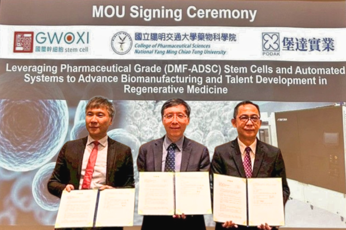 From left: Chia-Yu Chen, Chairman of PODAK International Corp.; Professor Chi-Ying Huang, Dean of the College of Pharmaceutical Sciences, National Yang Ming Chiao Tung University (NYCU); and Ming-Hsi Chuang, Chairman of Gwo Xi Stem Cell Applied Technology Co., Ltd..