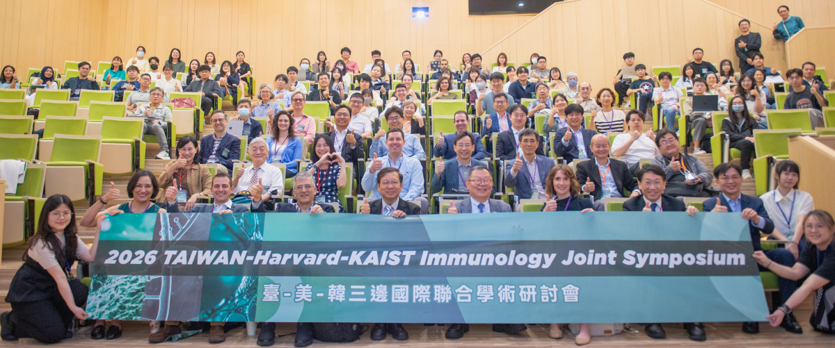 Group photo of participating scholars and distinguished guests at the 2nd Taiwan–Harvard–KAIST Immunology Joint Symposium held at NYCU Yangming Campus on May 16, 2026.