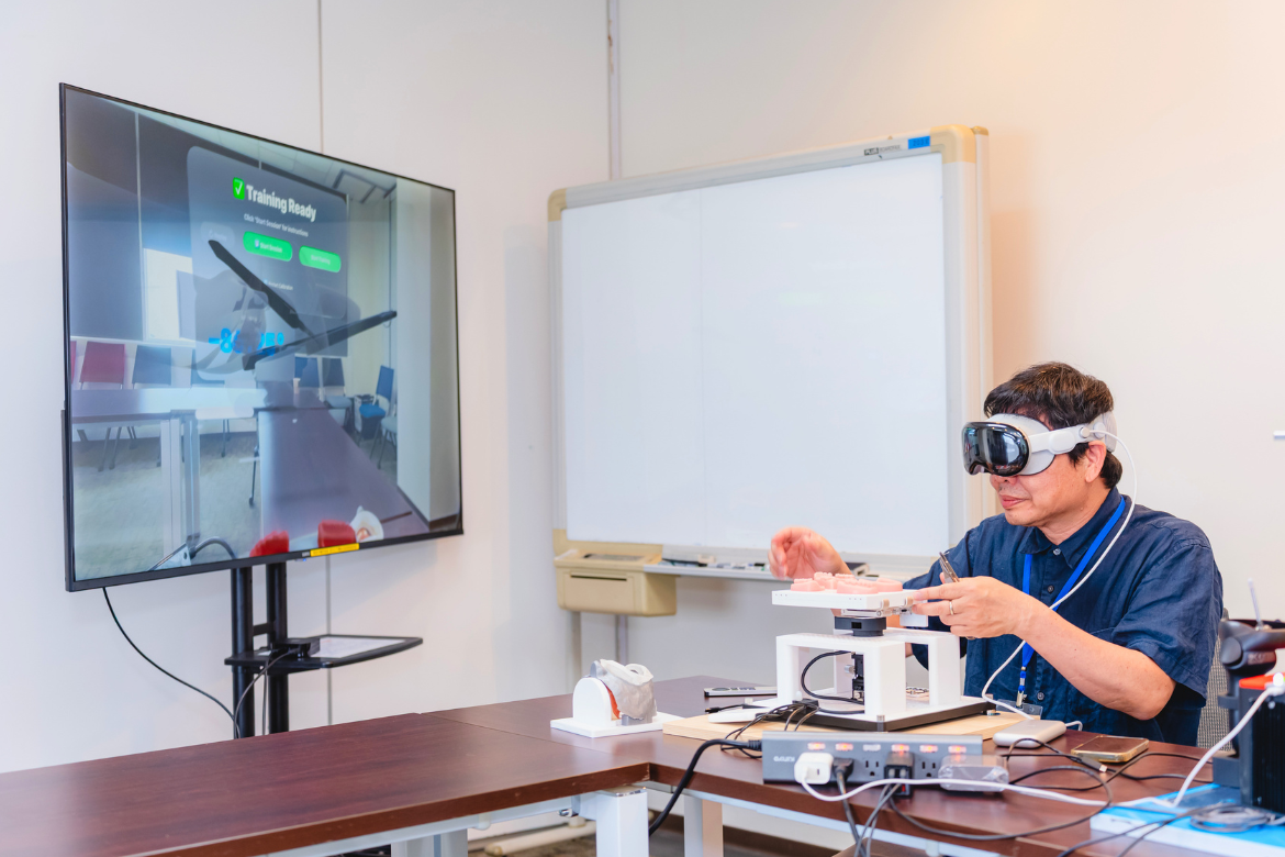 Dr. Feng-Yi Hsu demonstrates a virtual reality–based dental suturing simulation, showcasing how immersive technologies are transforming medical education and surgical training.