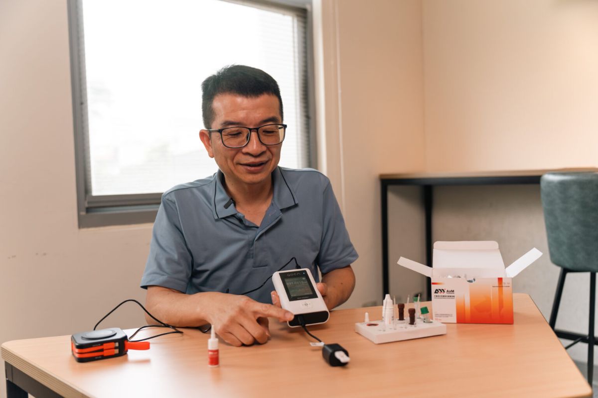 Professor Wen-Liang Chen advocates for a shift toward objective-driven research, where genes are treated as modular “building blocks” to solve complex biological challenges © NYCU Elite