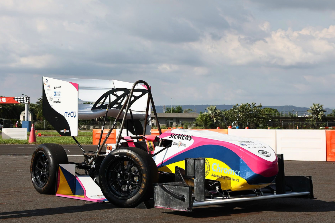 Developed entirely by students, VR8 integrates mechanical design, electrical systems and vehicle engineering into a single competition-ready platform.