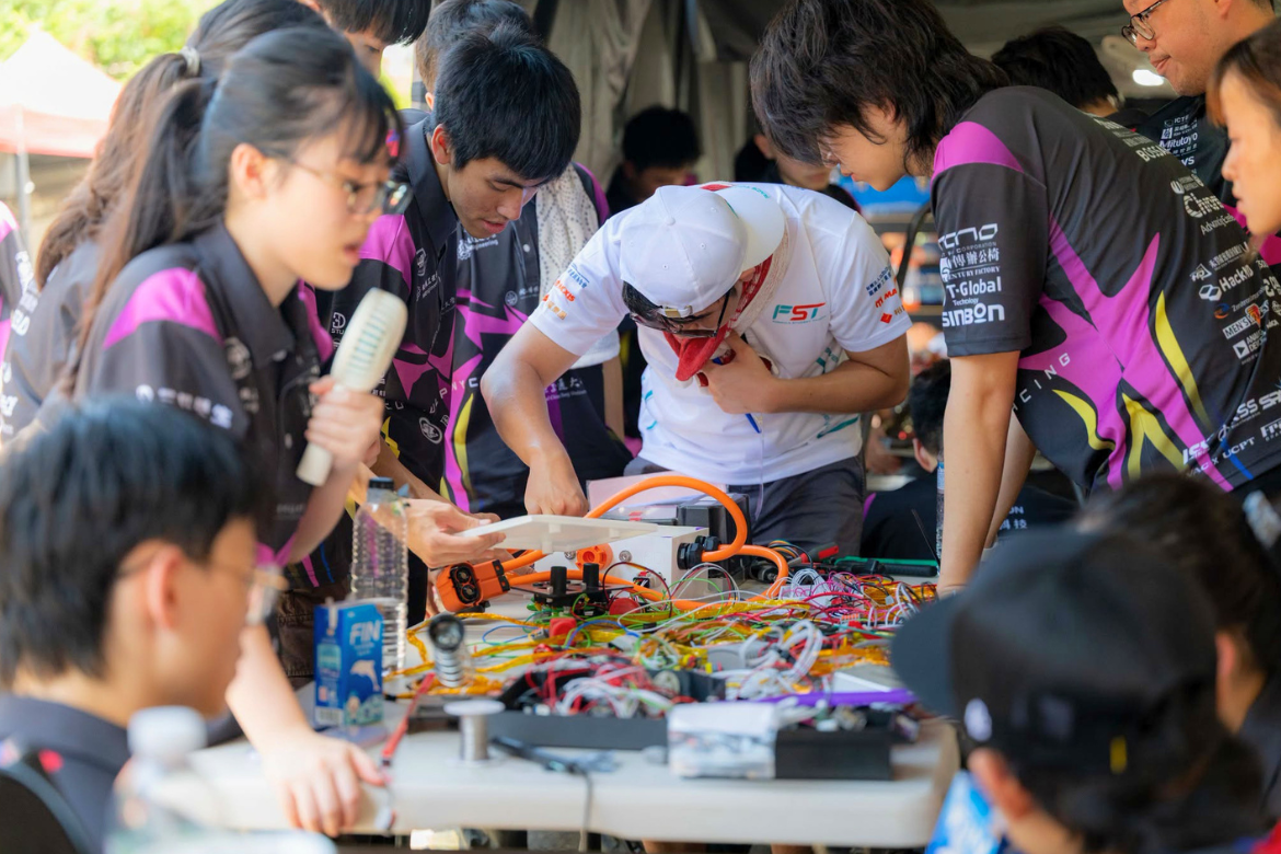 Students troubleshoot and refine VR8 throughout the competition, applying engineering knowledge through teamwork, testing and rapid problem-solving.