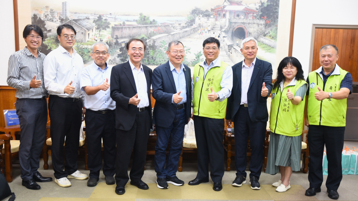 Representatives from NYCU and National Penghu University of Science and Technology visit the Penghu County Government during the delegation’s trip to Penghu.