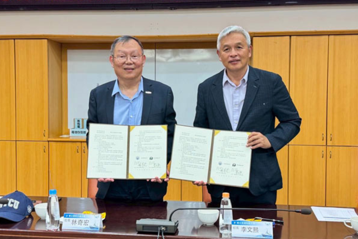 Presidents from NYCU and National Penghu University of Science and Technology sign a memorandum of understanding to strengthen future collaboration.