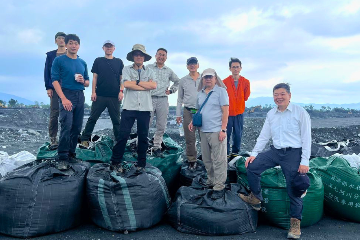 Members of the NYCU Center for Disaster Prevention and Water Environment Research.