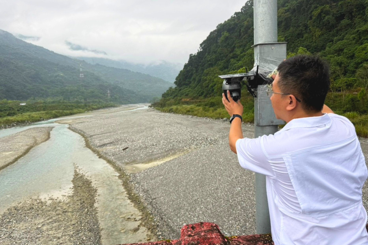 The NYCU Center for Disaster Prevention and Water Environment Research returned to Hualien to support emergency response efforts for the landslide-dammed lake on Wanli Creek.