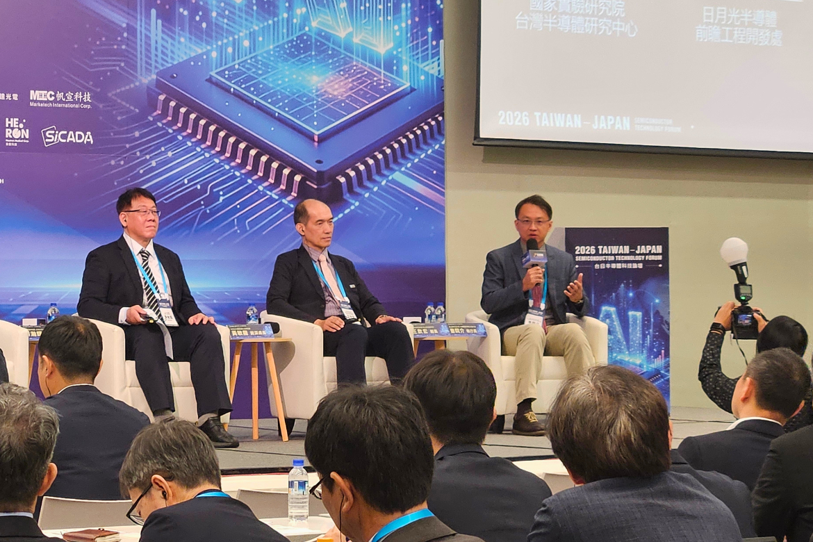 Yuan-Chieh Tseng (right), chief strategy officer of NYCU’s Office of Semiconductor International Cooperation, speaks during a panel discussion at the 2026 Taiwan-Japan Semiconductor Technology Forum.