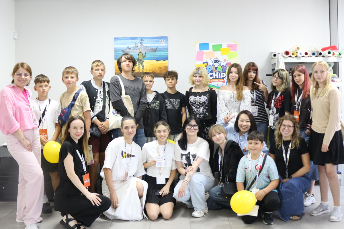 TaiwanICDF partnered with Terre des hommes, NYCU, and TSMC to hold the “PLAY CHIP Summer Camp: Belight AI Semiconductor” in Ukraine, providing Ukrainian children and young people with hands-on opportunities to explore AI and chip technology. (Photo credit: TaiwanICDF)