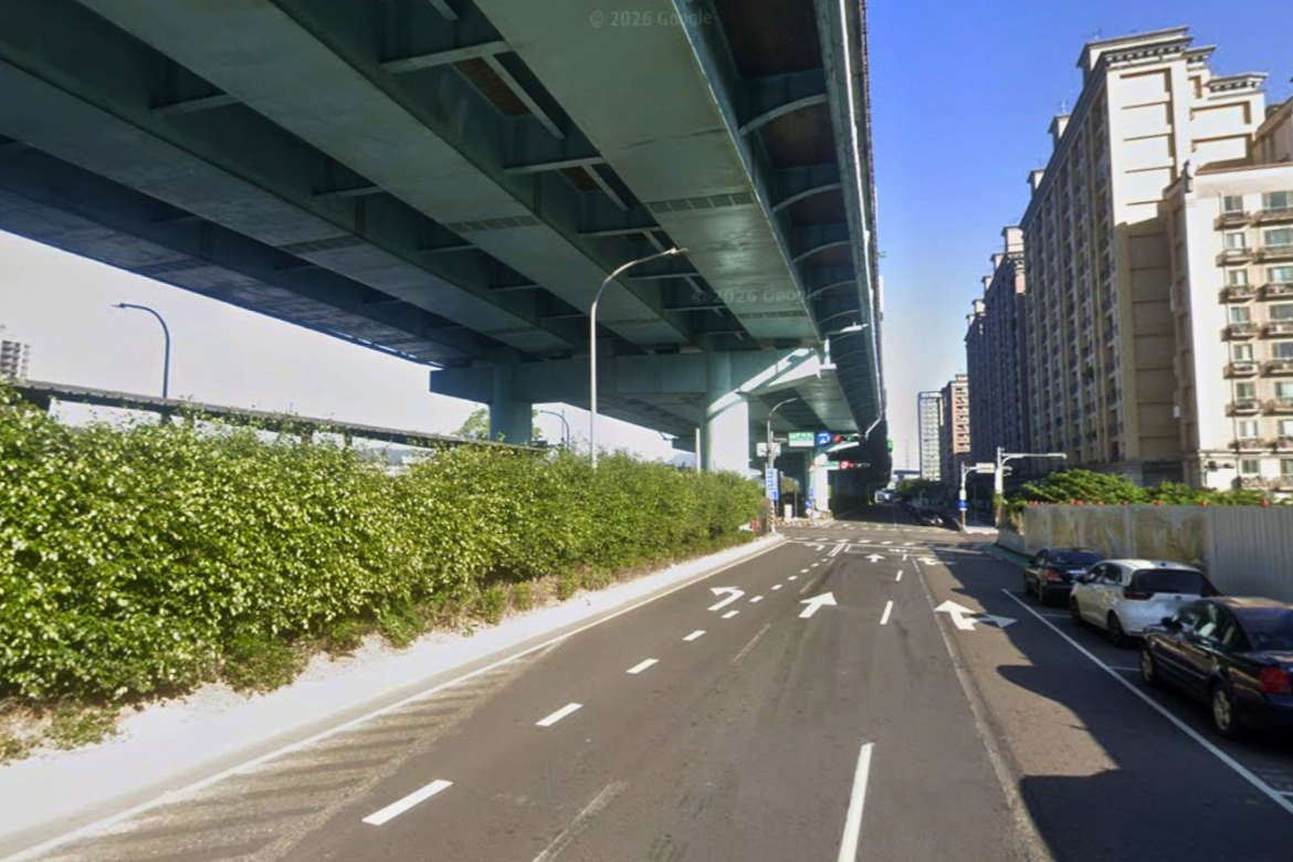 Dotted extensions leading into an exclusive left-turn lane. (Source: Google Maps)